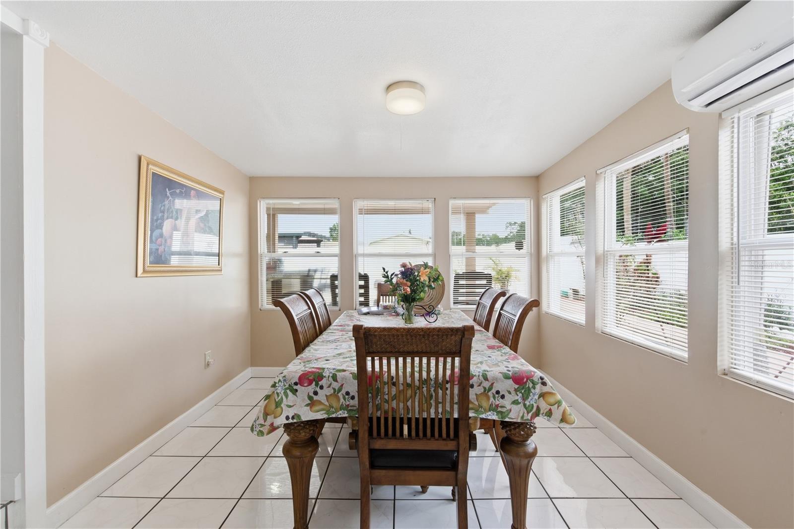 4914 HOLIDAY DR, TAMPA, FL, 33615