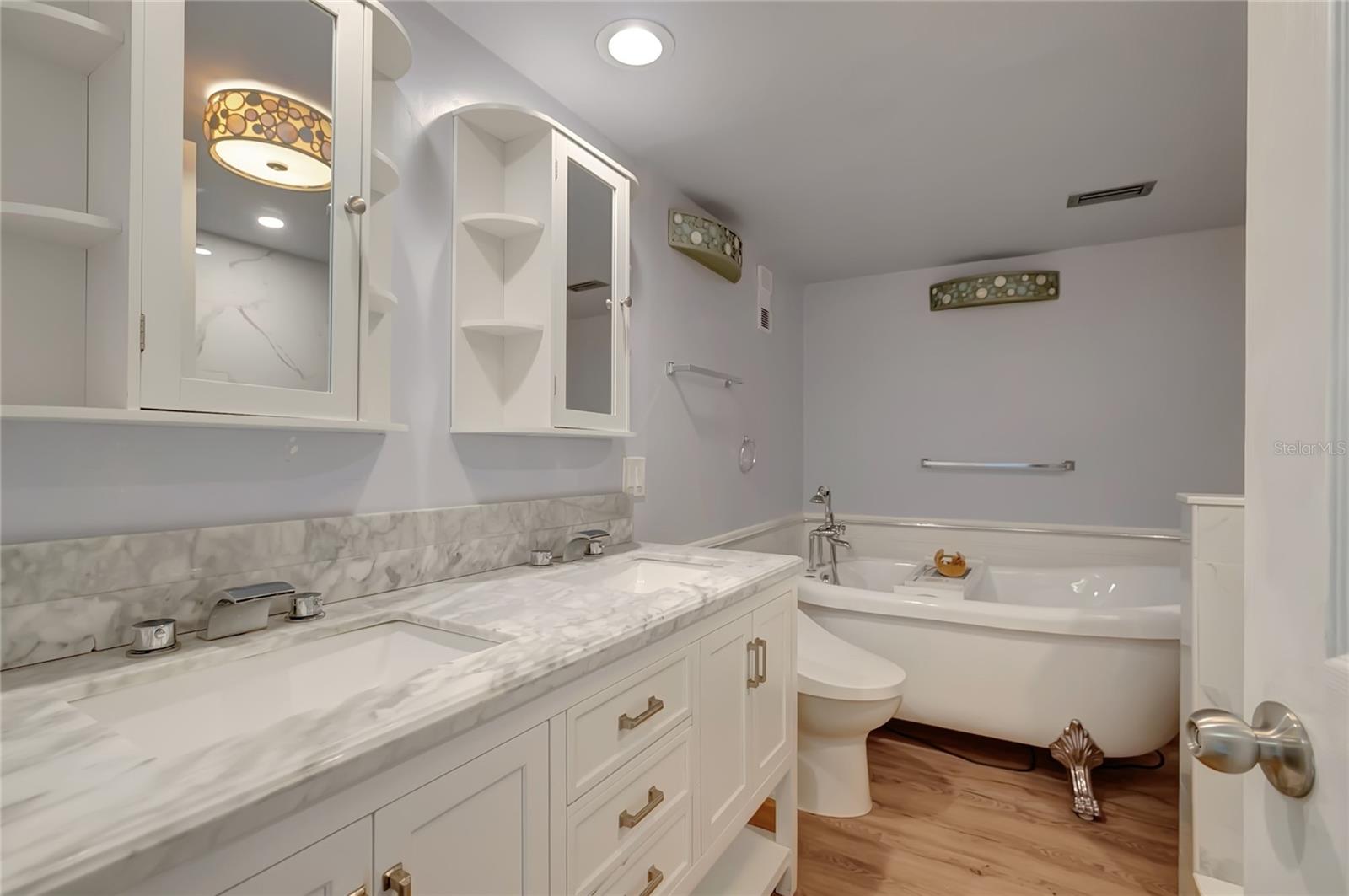 1581 GULF BLVD #302N, CLEARWATER BEACH, FL, 33767