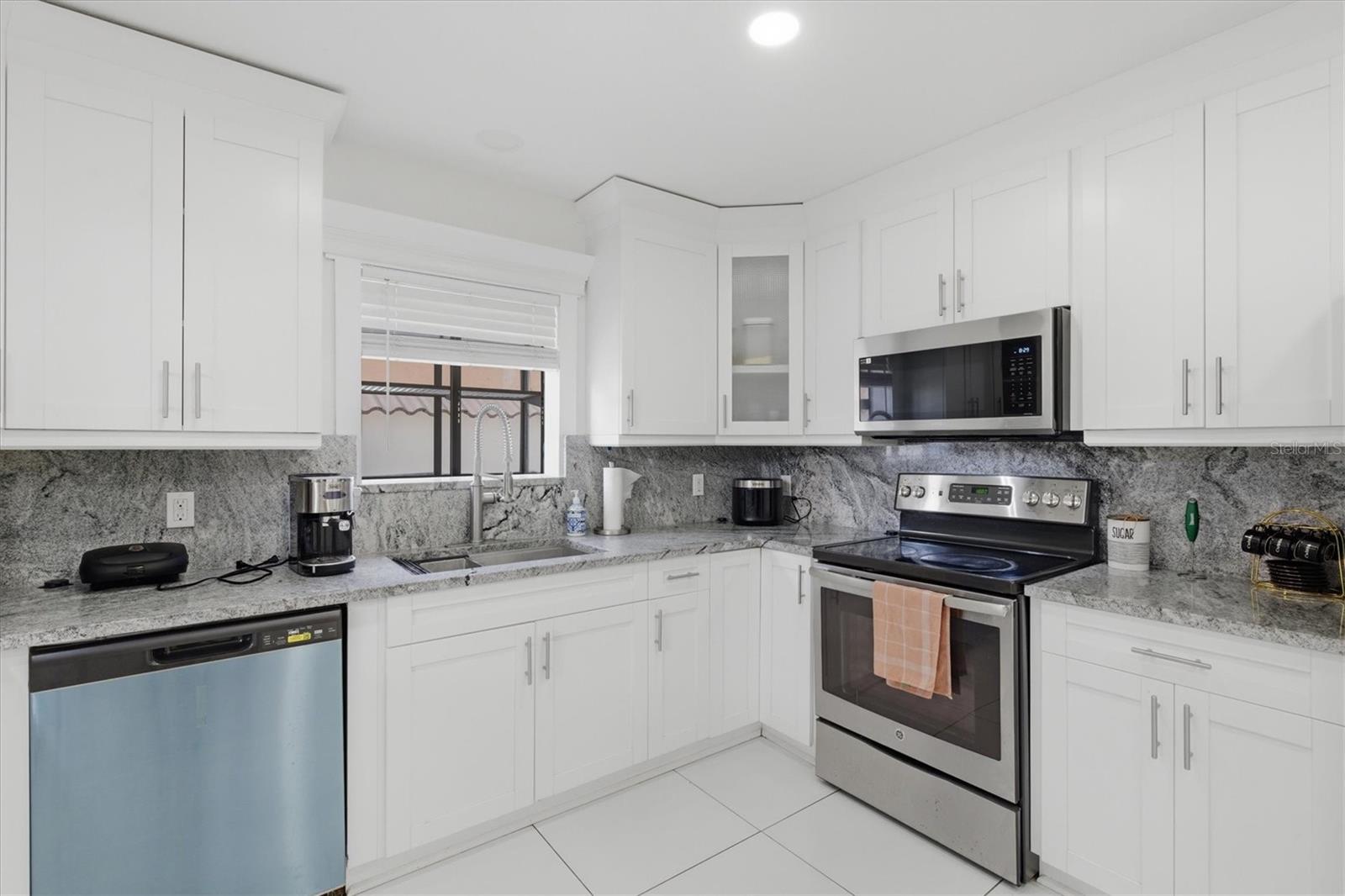 6611 N HALE AVE, TAMPA, FL, 33614