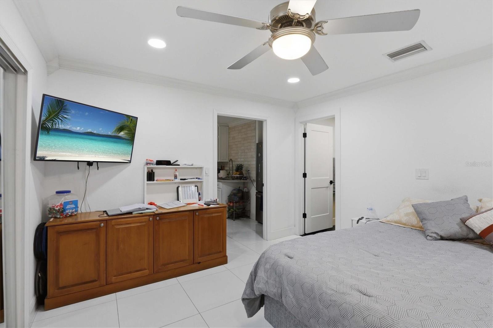 6611 N HALE AVE, TAMPA, FL, 33614