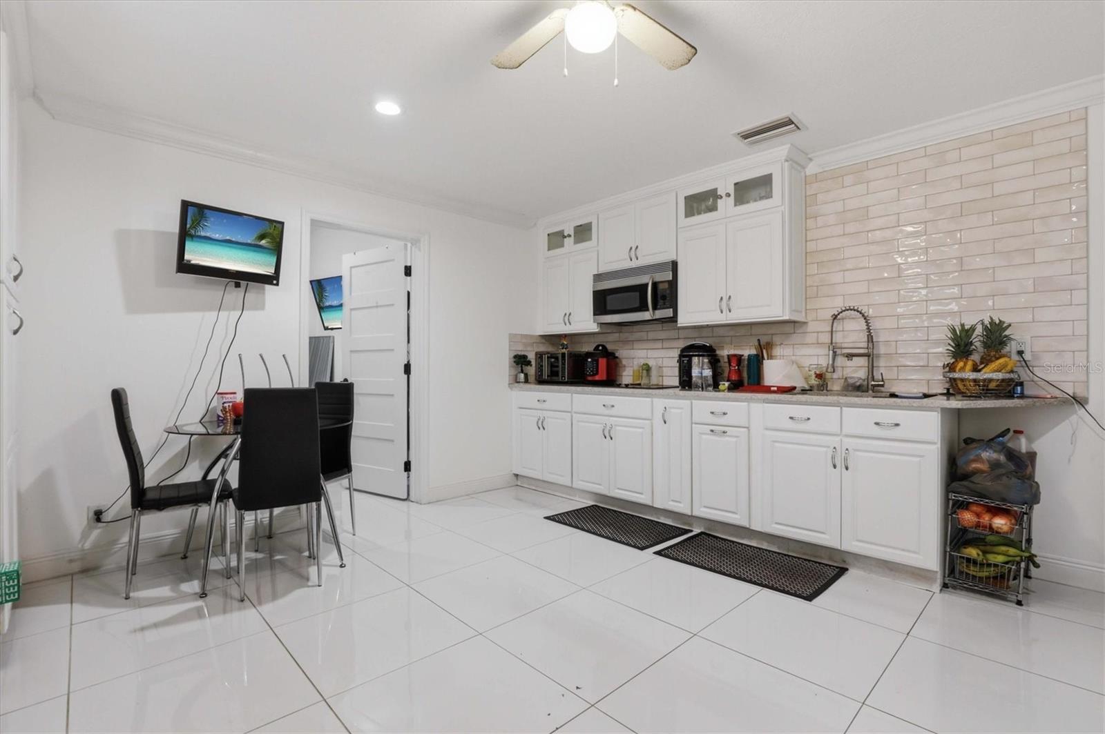 6611 N HALE AVE, TAMPA, FL, 33614