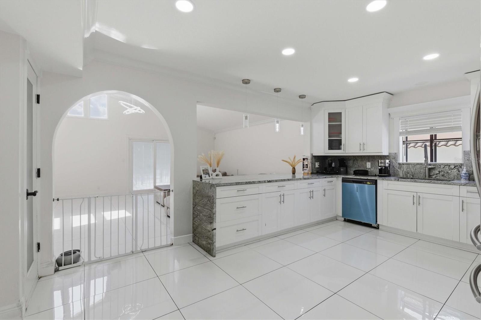 6611 N HALE AVE, TAMPA, FL, 33614
