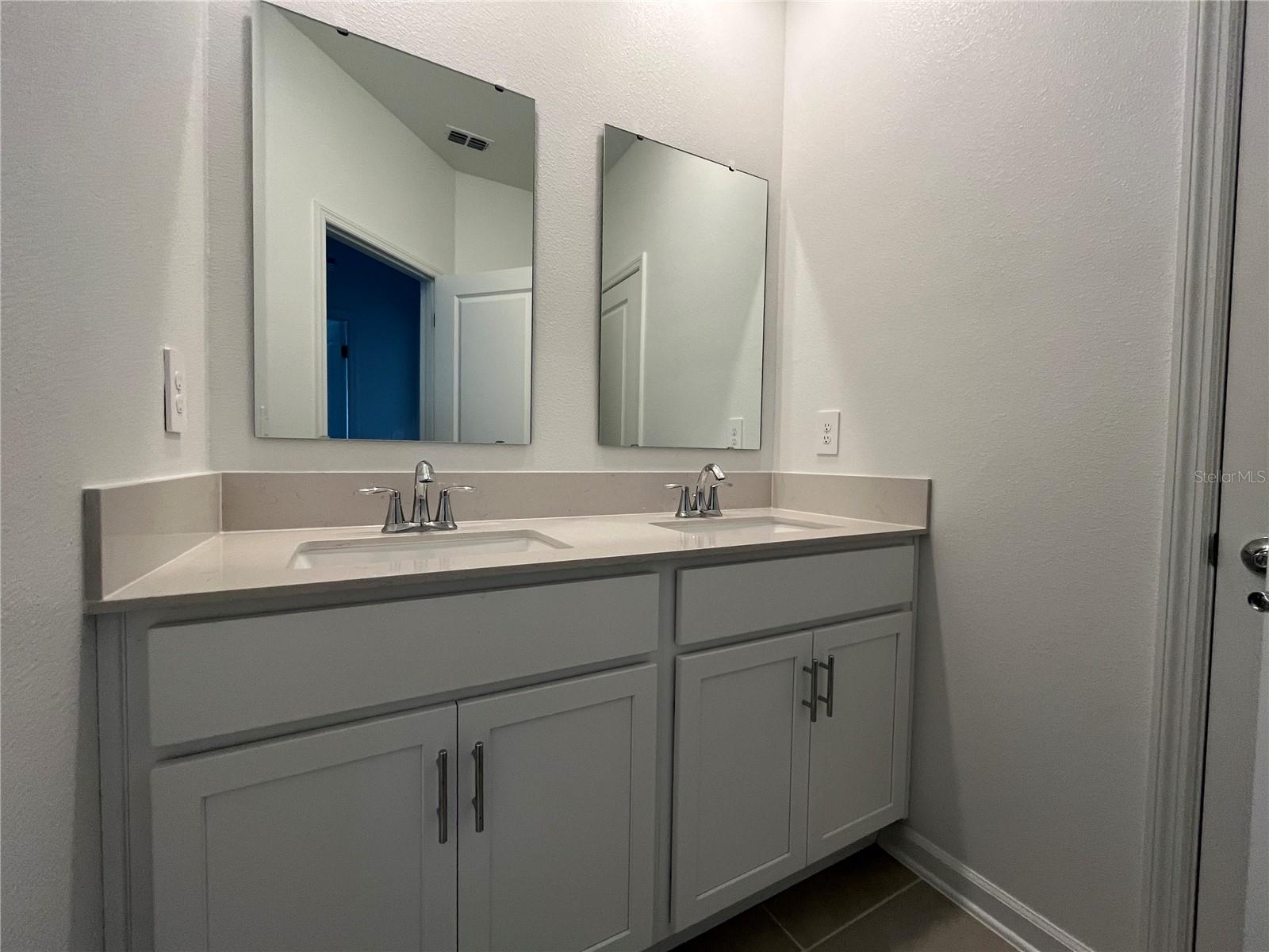 BRONSONS RDG REP, APOPKA, FL, 32703