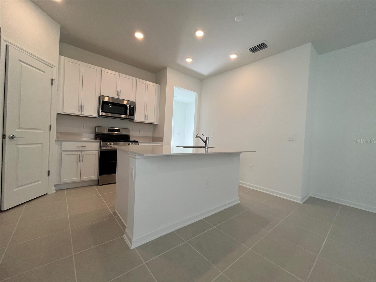 BRONSONS RDG REP, APOPKA, FL, 32703