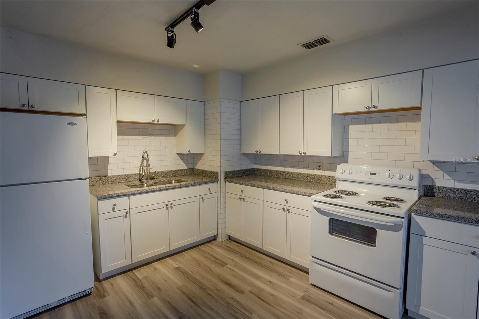 1102 SUNSET POINT RD, CLEARWATER, FL, 33755