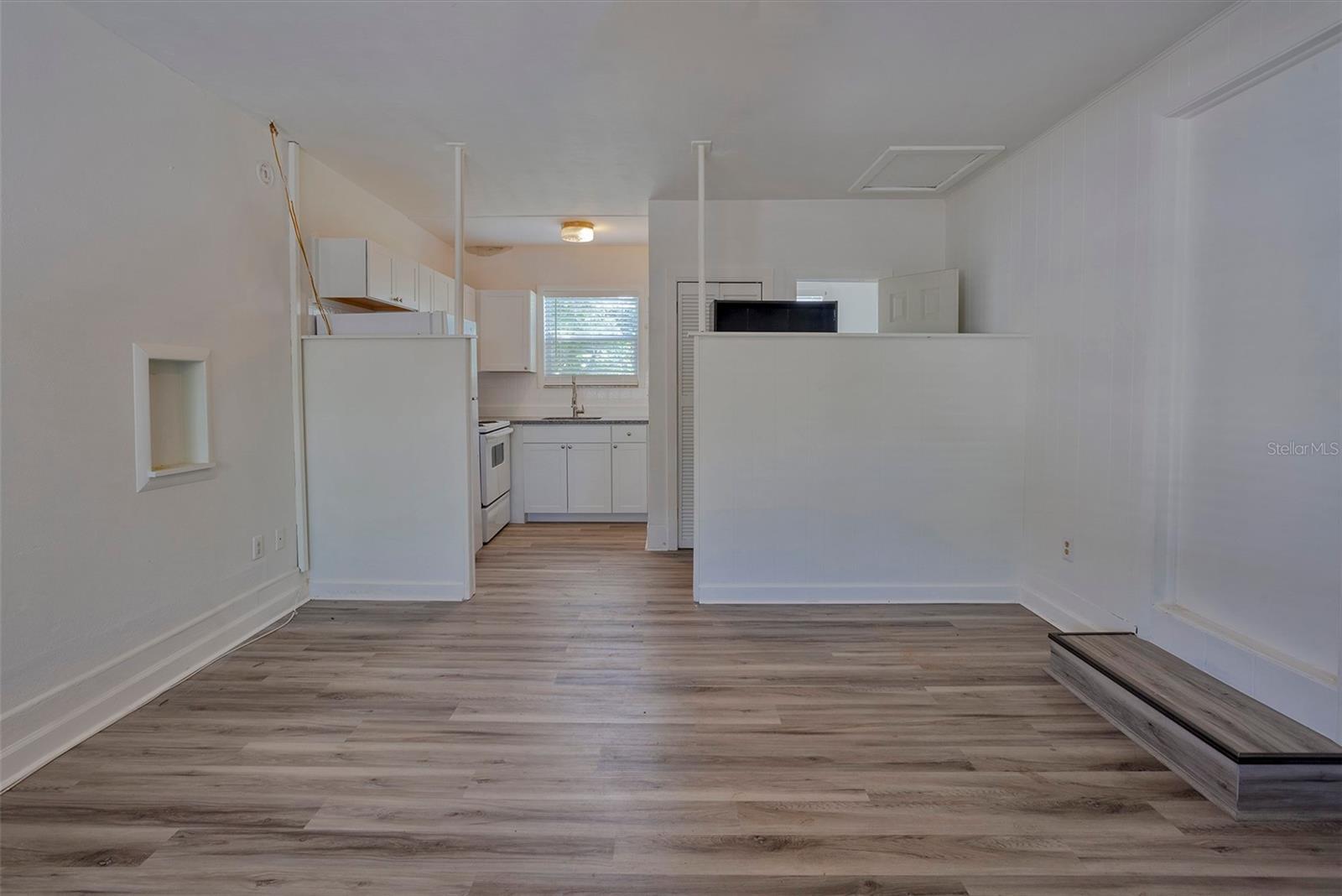 1102 SUNSET POINT RD, CLEARWATER, FL, 33755