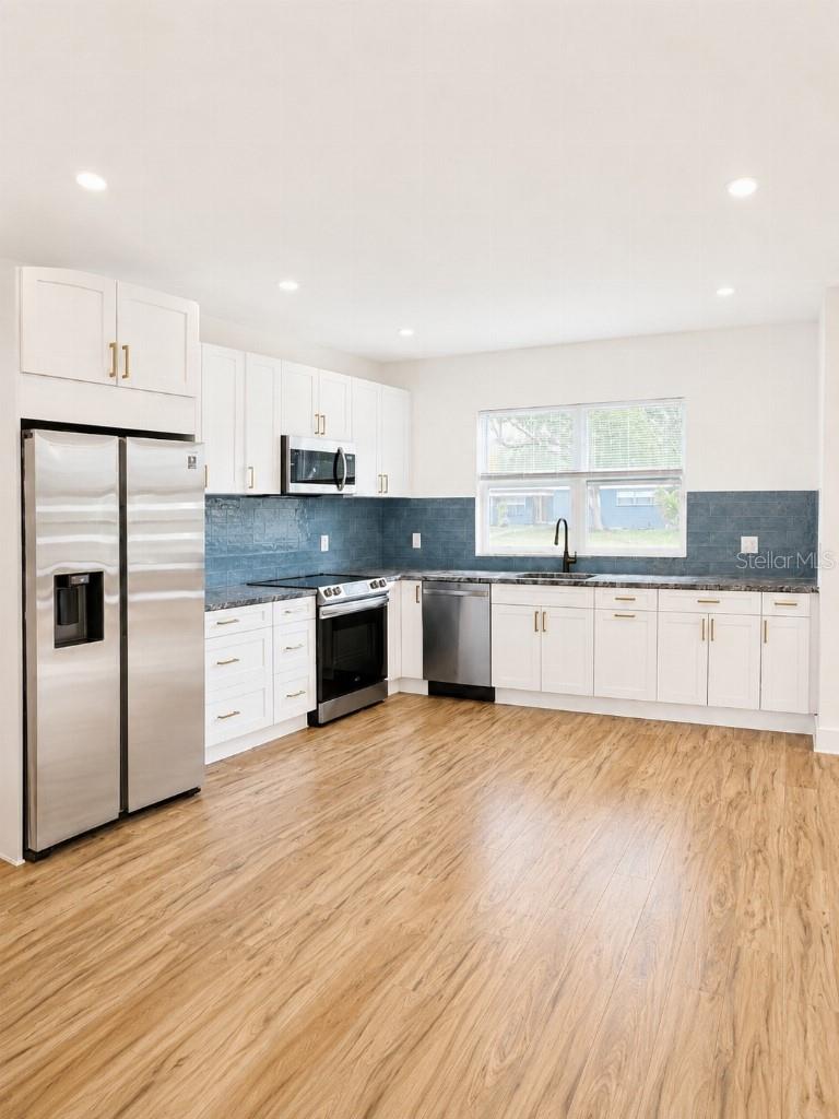 108 MISSION HILLS AVE, TAMPA, FL, 33617