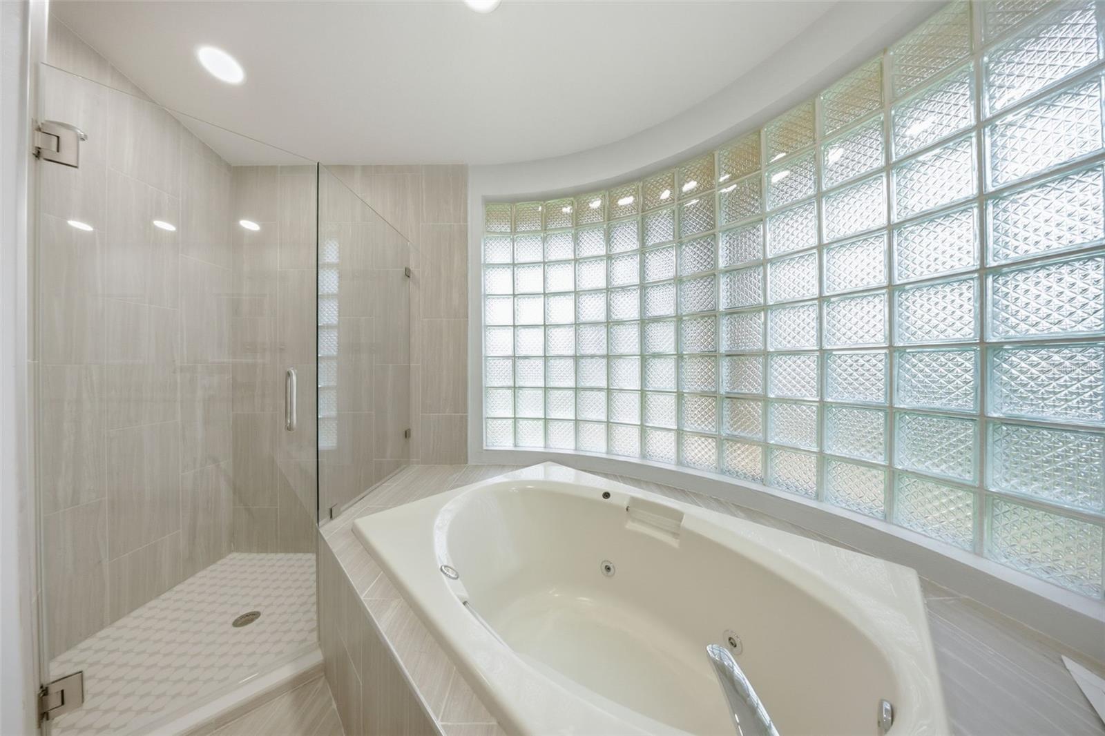 504 STRATFIELD DR, LUTZ, FL, 33549