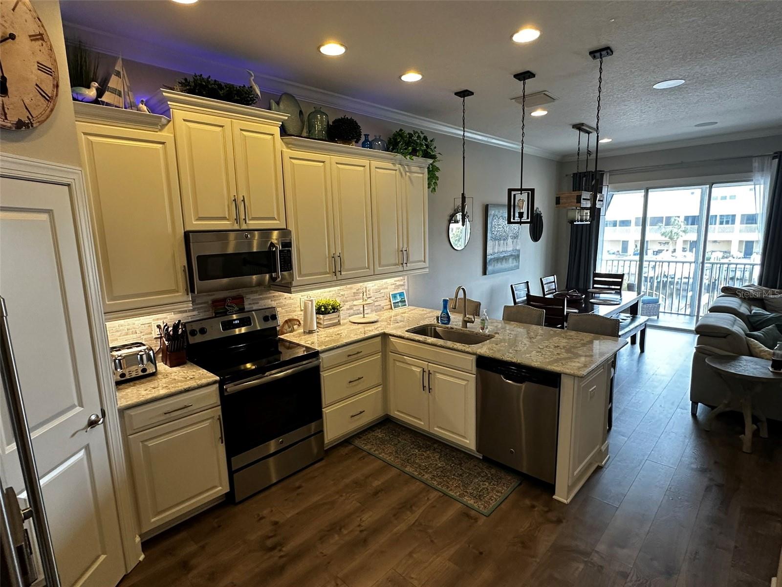 6072 MOORINGS DR S, ST PETERSBURG, FL, 33712