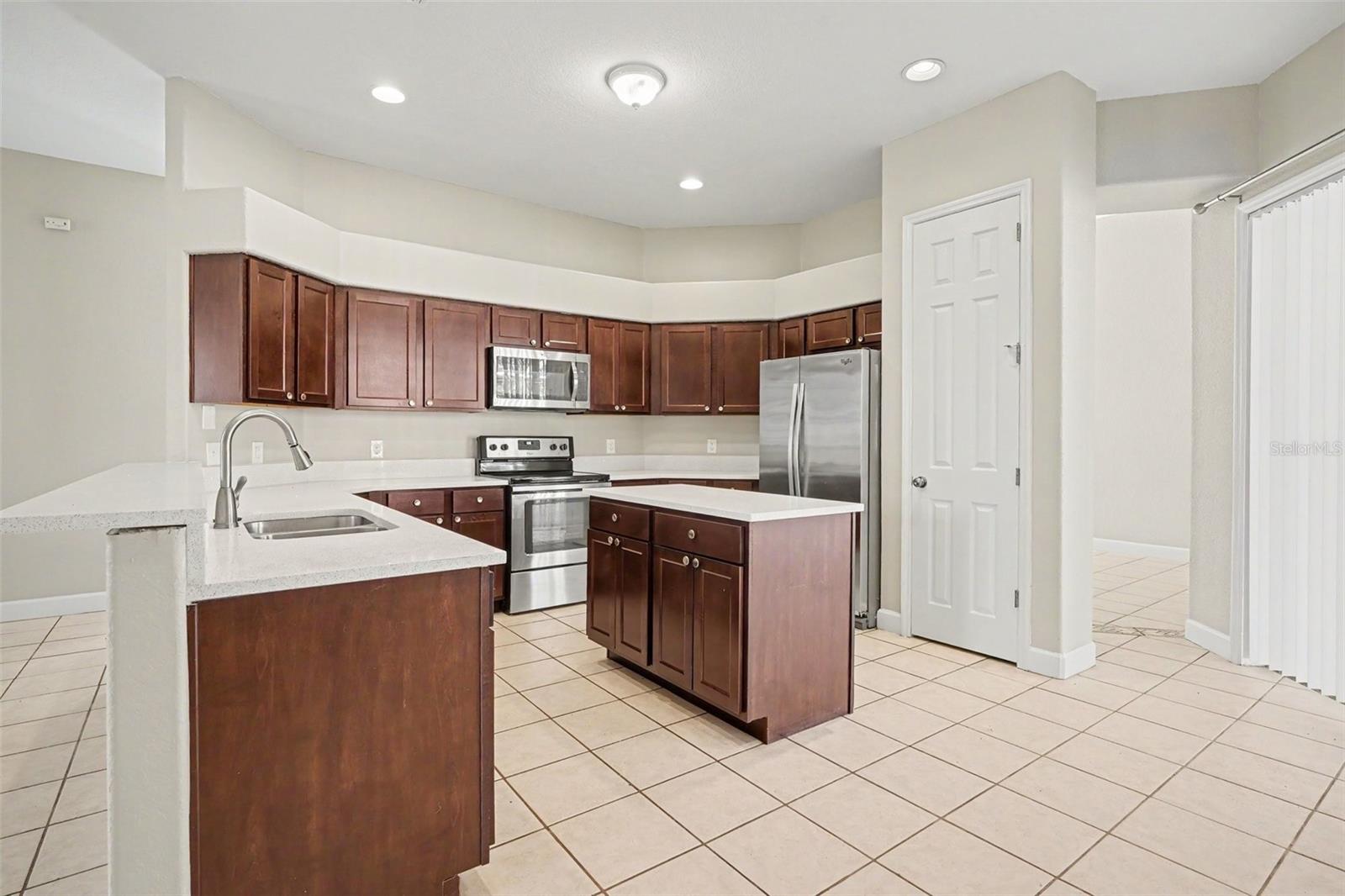 5535 SUMMERLAND HILLS DR, LAKELAND, FL, 33812