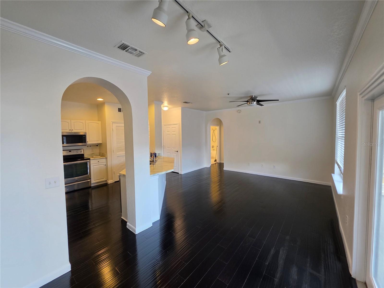 860 N ORANGE AVE #213, ORLANDO, FL, 32801
