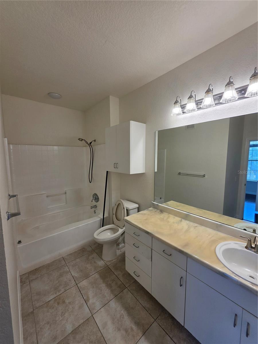860 N ORANGE AVE #213, ORLANDO, FL, 32801