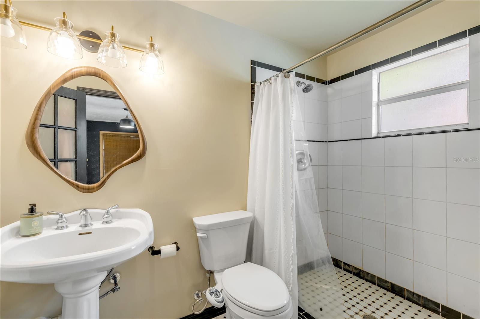 233 W ARIEL RD, EDGEWATER, FL, 32141