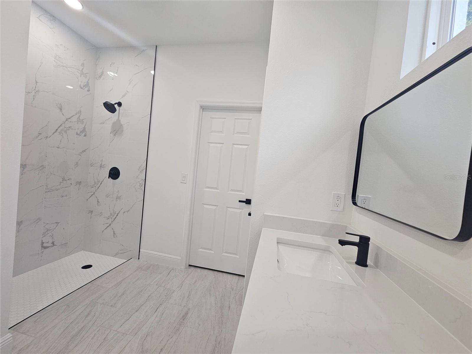 2068 DIXIE AVE, SANFORD, FL, 32771