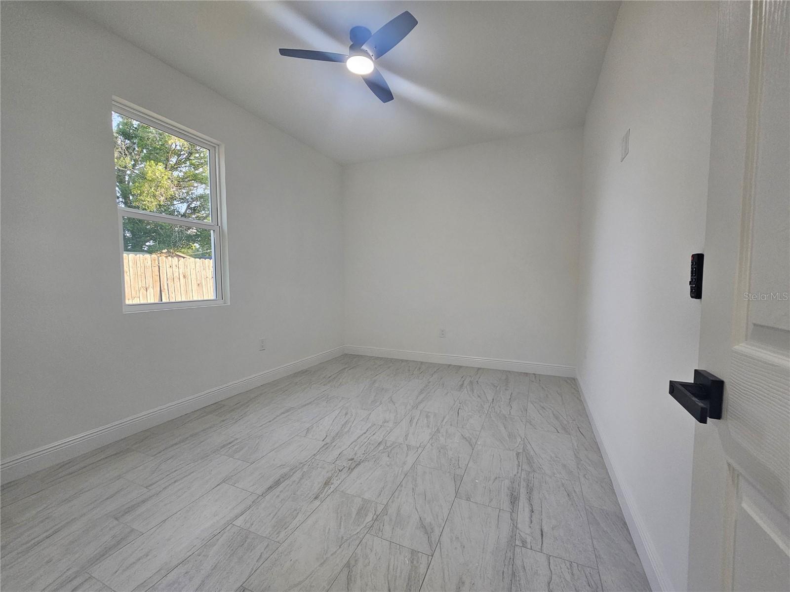 2068 DIXIE AVE, SANFORD, FL, 32771