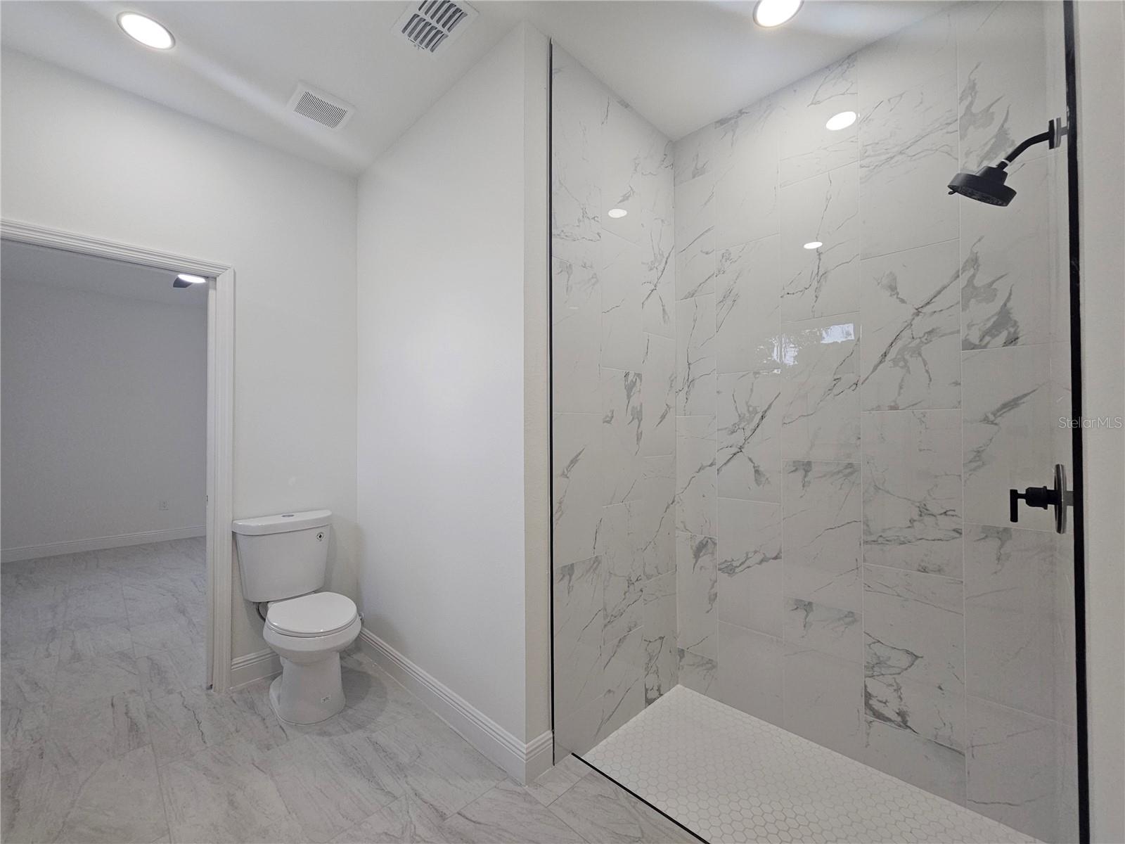 2068 DIXIE AVE, SANFORD, FL, 32771