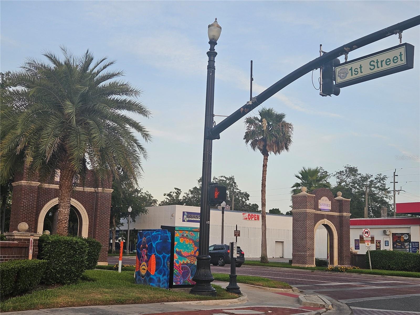 2068 DIXIE AVE, SANFORD, FL, 32771