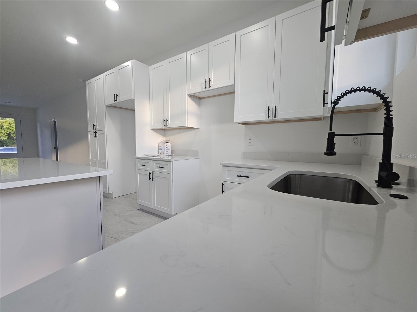 2068 DIXIE AVE, SANFORD, FL, 32771