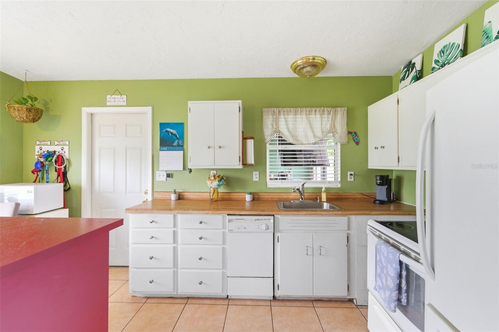 100 AVERY AVE, CRYSTAL BEACH, FL, 34681