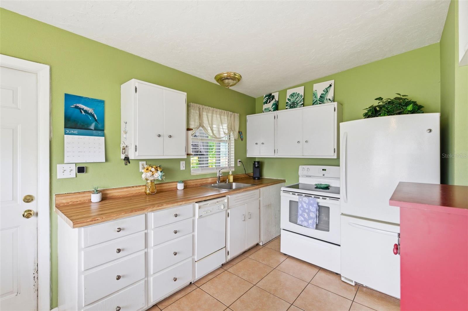 100 AVERY AVE, CRYSTAL BEACH, FL, 34681