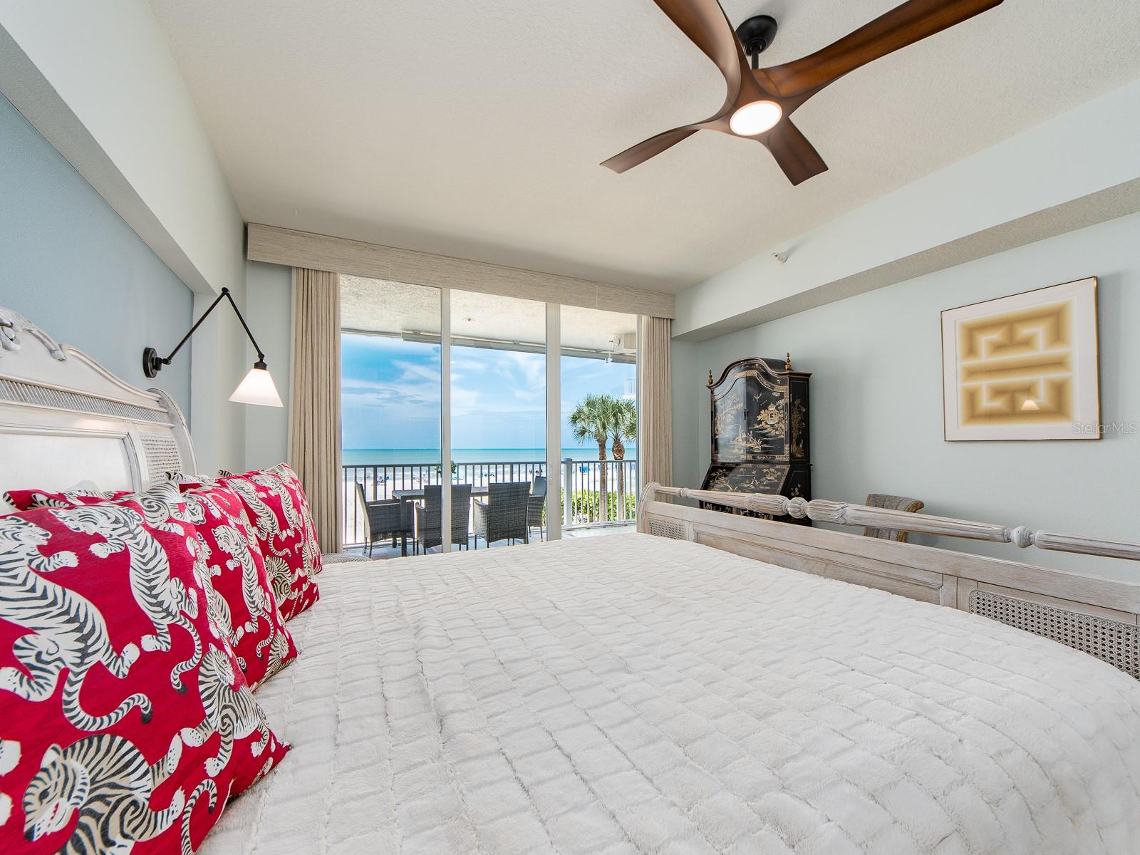 19600 GULF BLVD #102, INDIAN SHORES, FL, 33785