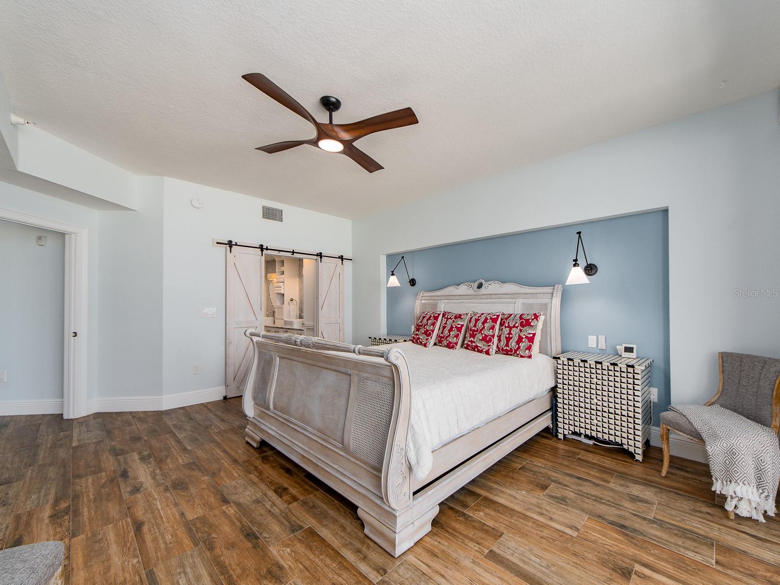 19600 GULF BLVD #102, INDIAN SHORES, FL, 33785