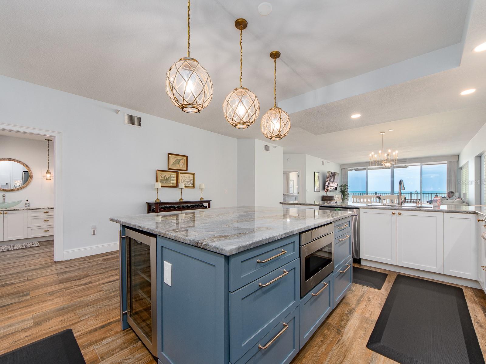 19600 GULF BLVD #102, INDIAN SHORES, FL, 33785