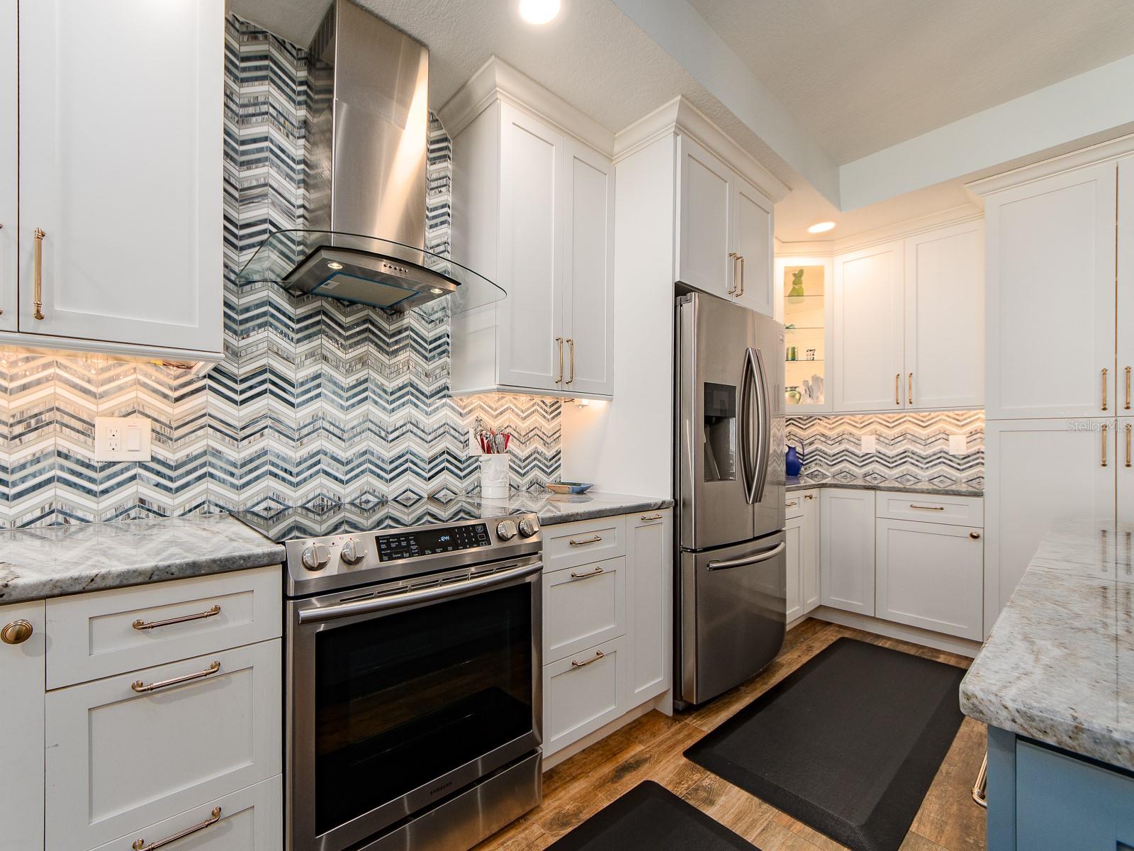19600 GULF BLVD #102, INDIAN SHORES, FL, 33785