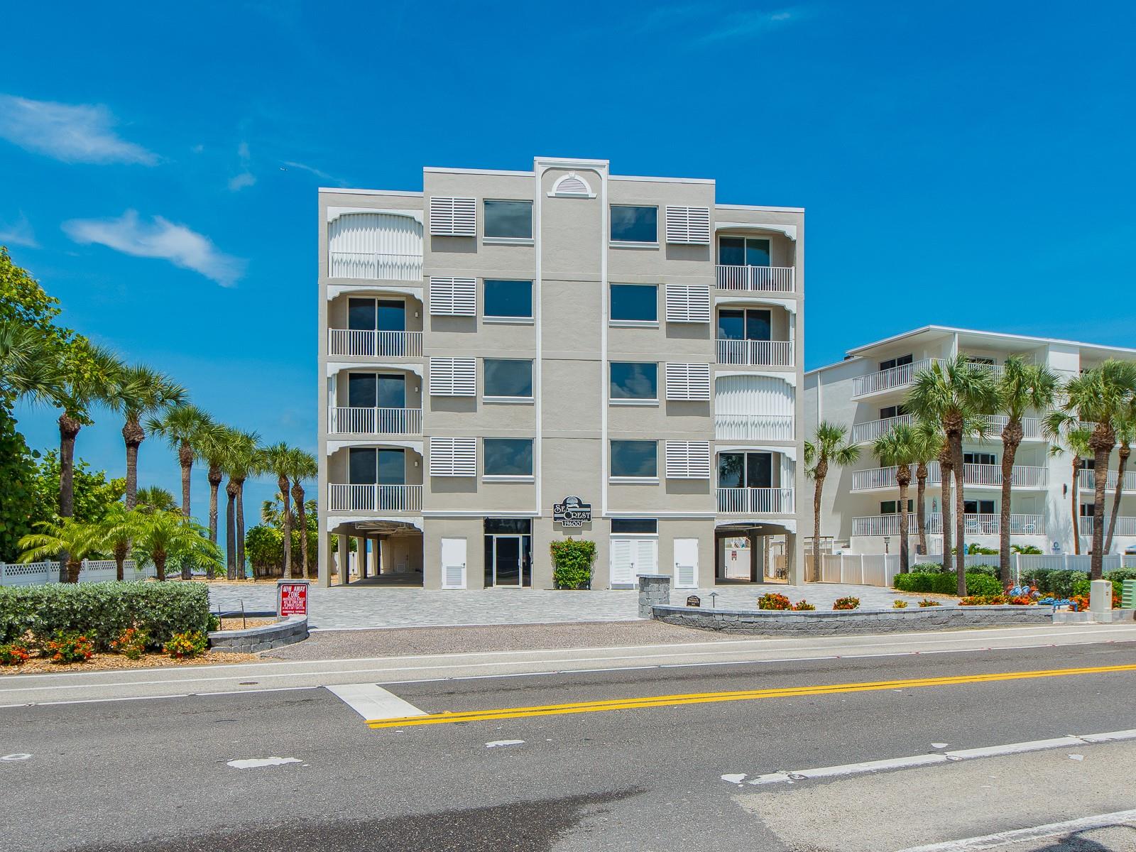 19600 GULF BLVD #102, INDIAN SHORES, FL, 33785