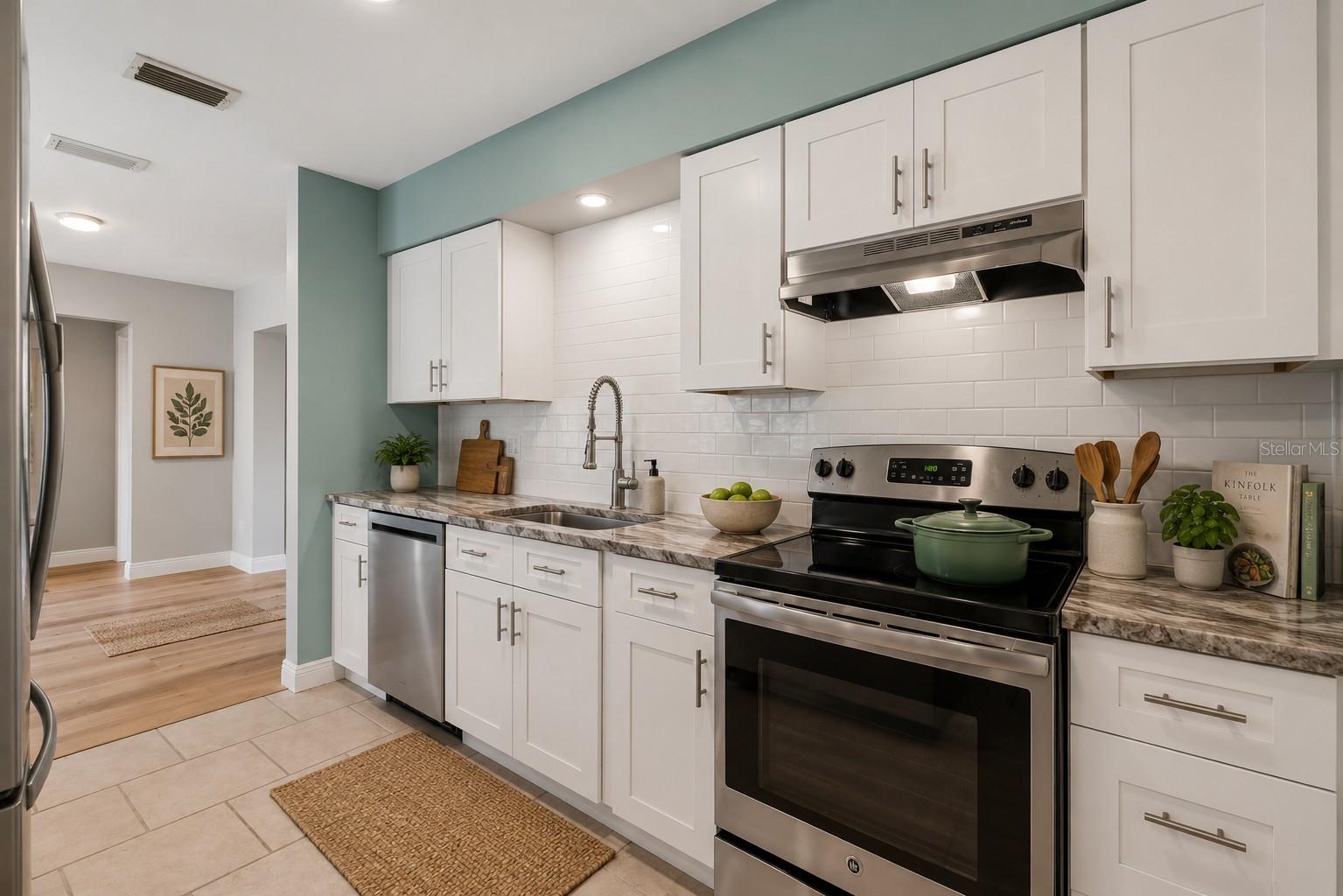 6116 7TH AVENUE DR W, BRADENTON, FL, 34209