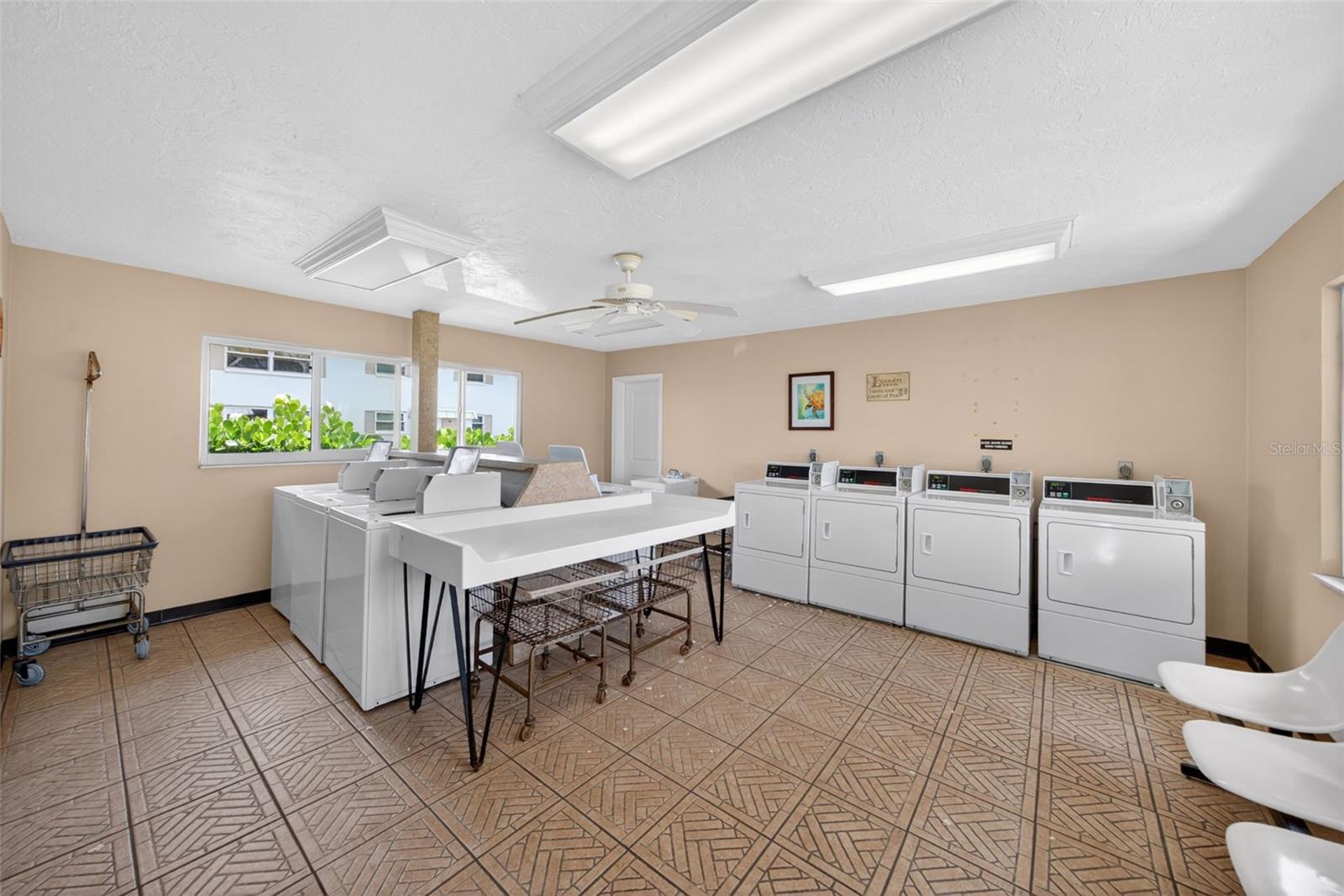 5800 HOLLYWOOD BLVD #112, SARASOTA, FL, 34231