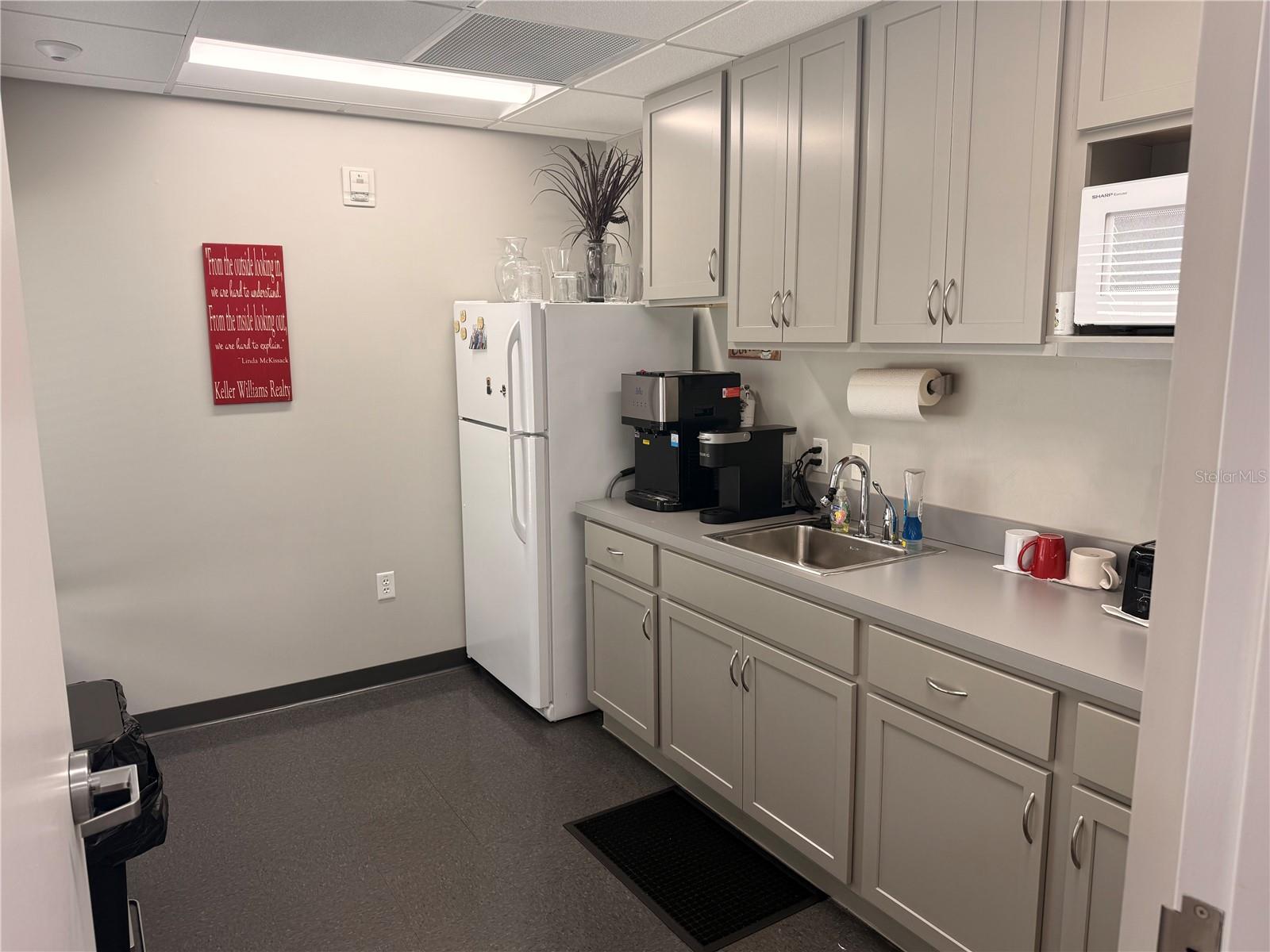 30522 US HIGHWAY 19 N #105, PALM HARBOR, FL, 34684