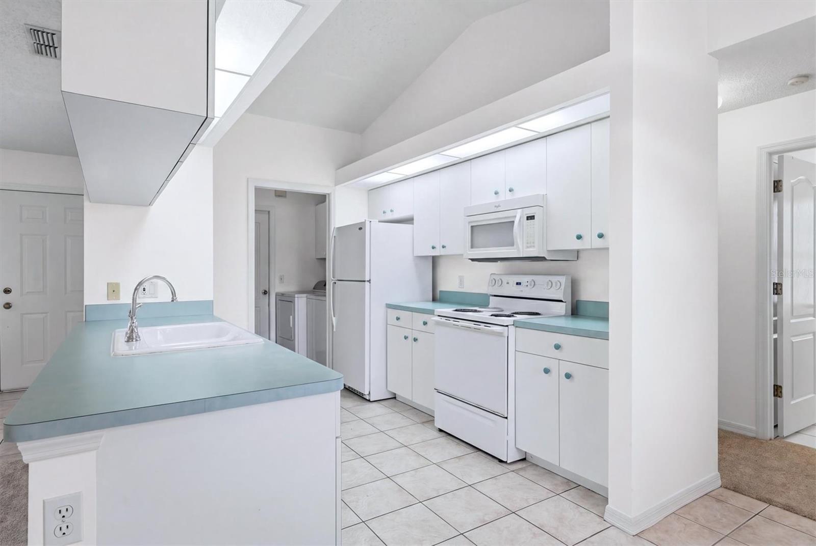 1720 COUNTRY MEADOWS DR, SARASOTA, FL, 34235