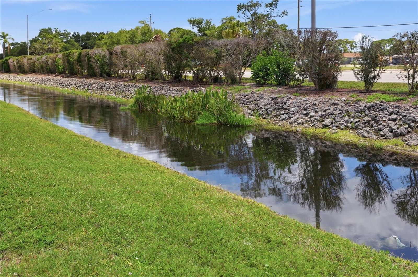1720 COUNTRY MEADOWS DR, SARASOTA, FL, 34235