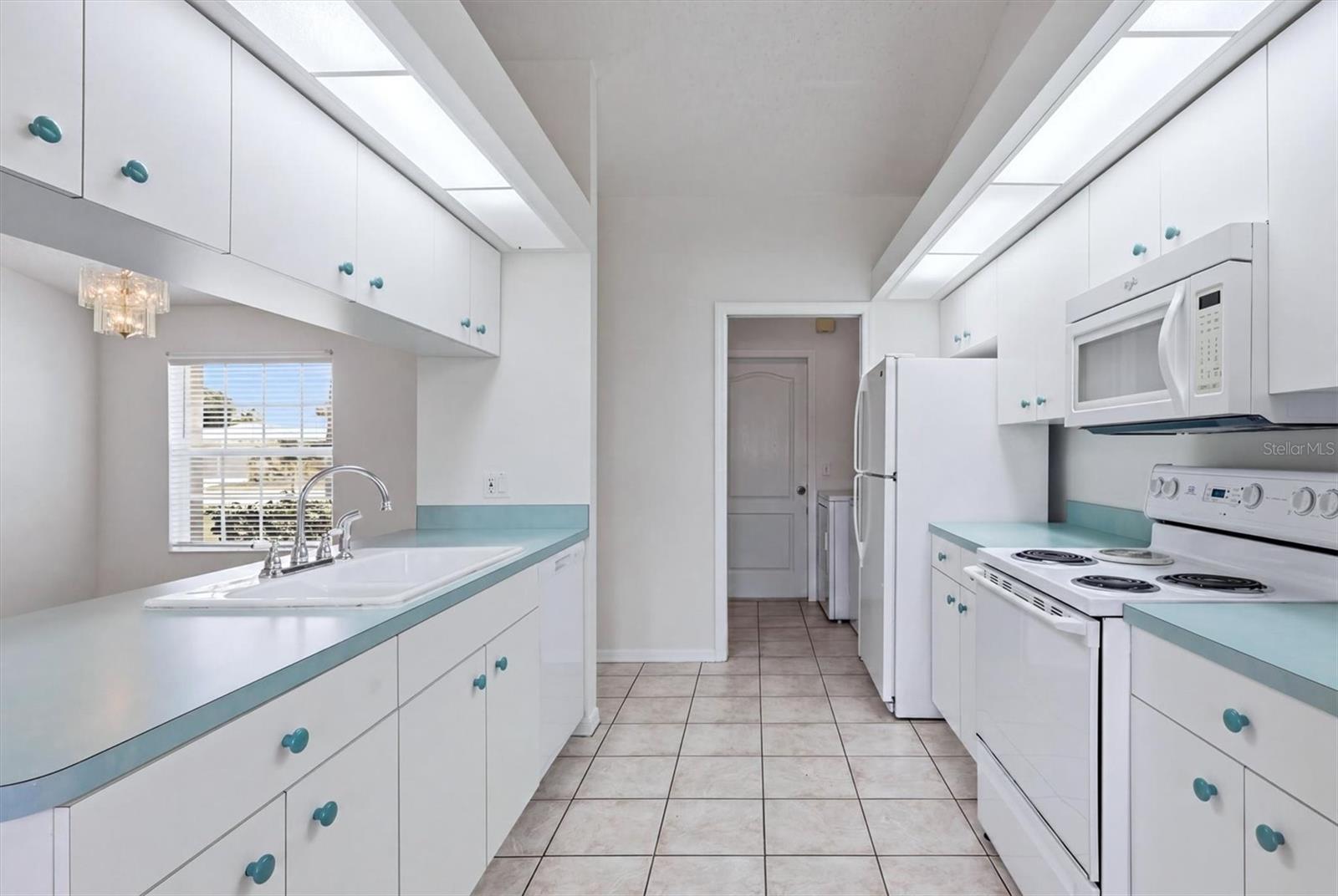 1720 COUNTRY MEADOWS DR, SARASOTA, FL, 34235