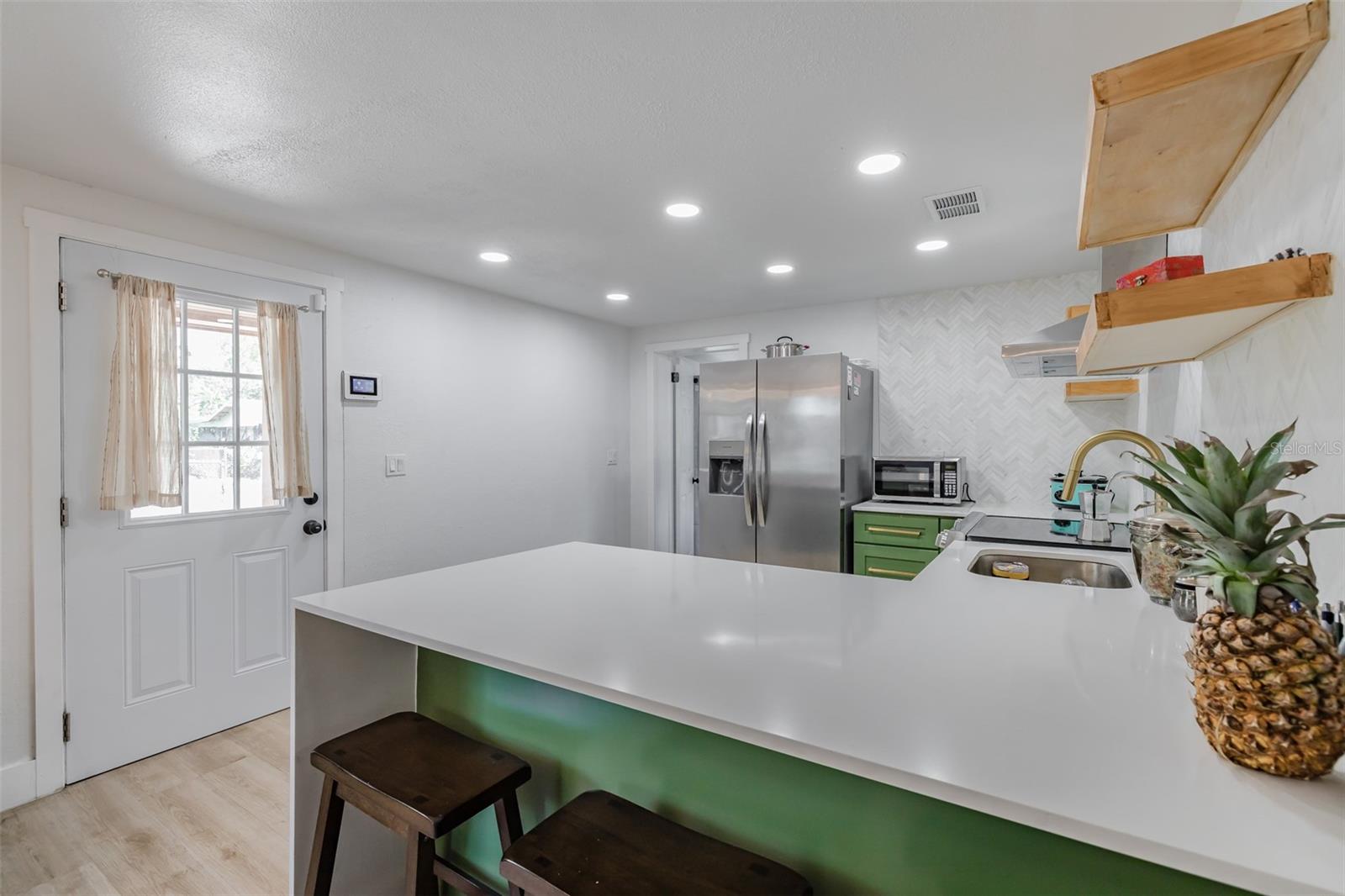8705 N HIGHLAND AVE, TAMPA, FL, 33604