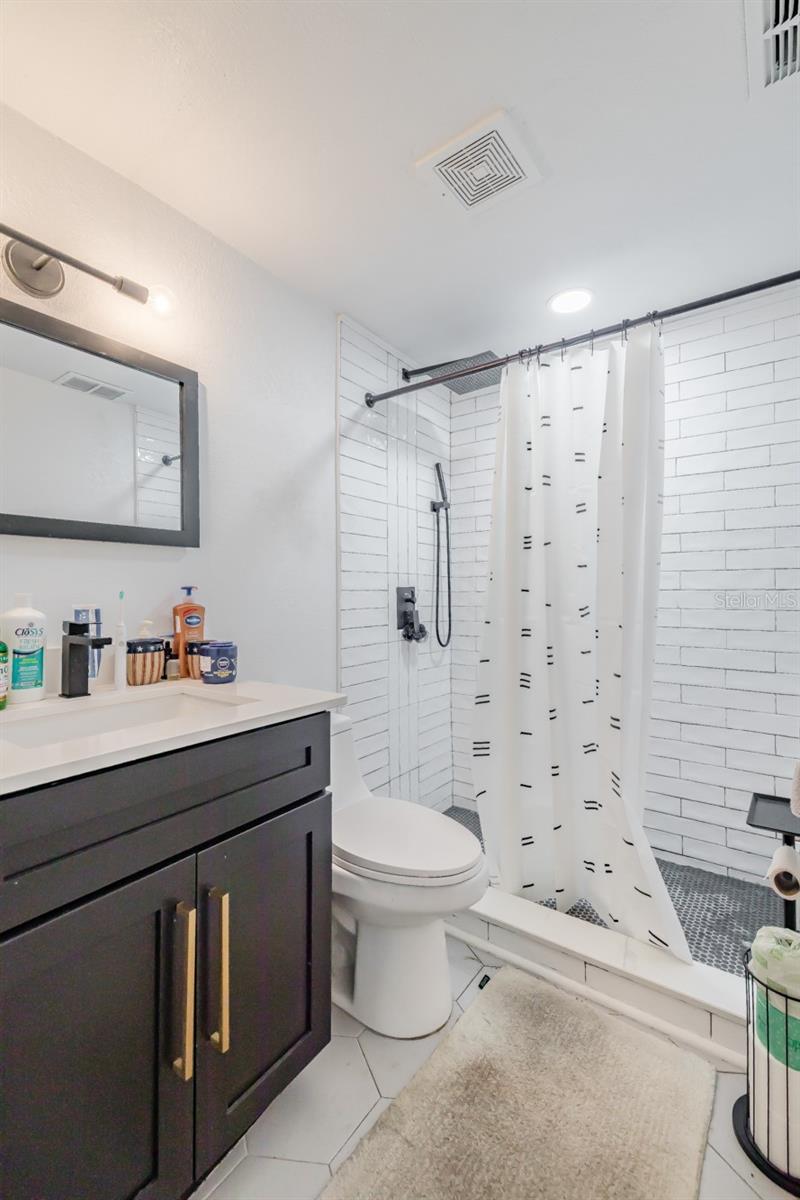 8705 N HIGHLAND AVE, TAMPA, FL, 33604