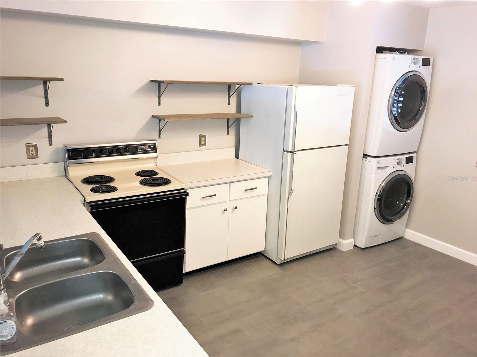 283 SHERWOOD DR #283U, BRADENTON, FL, 34210