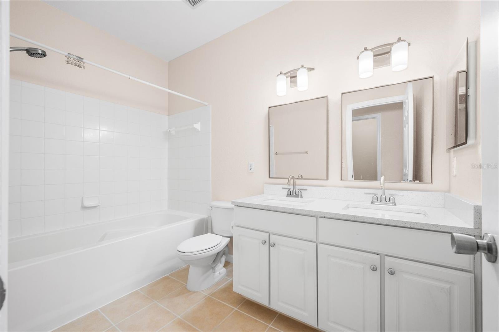 5065 NW 45TH RD #102, GAINESVILLE, FL, 32606