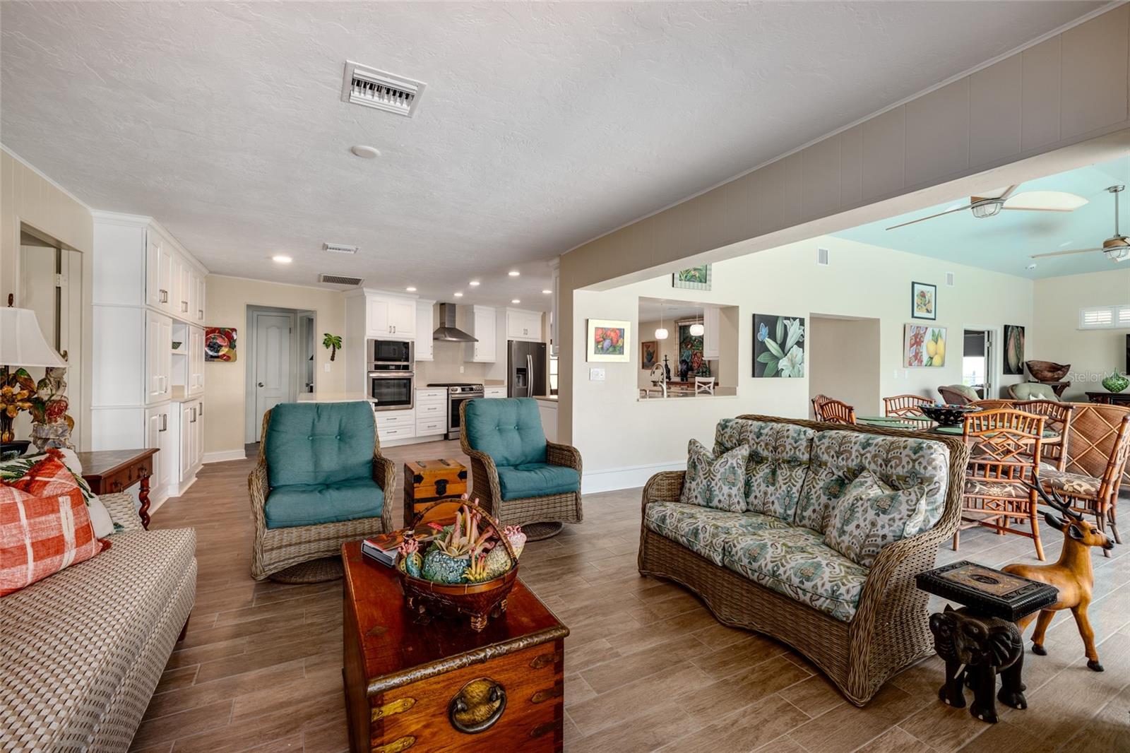 2011 MICHIGAN AVE NE, ST PETERSBURG, FL, 33703