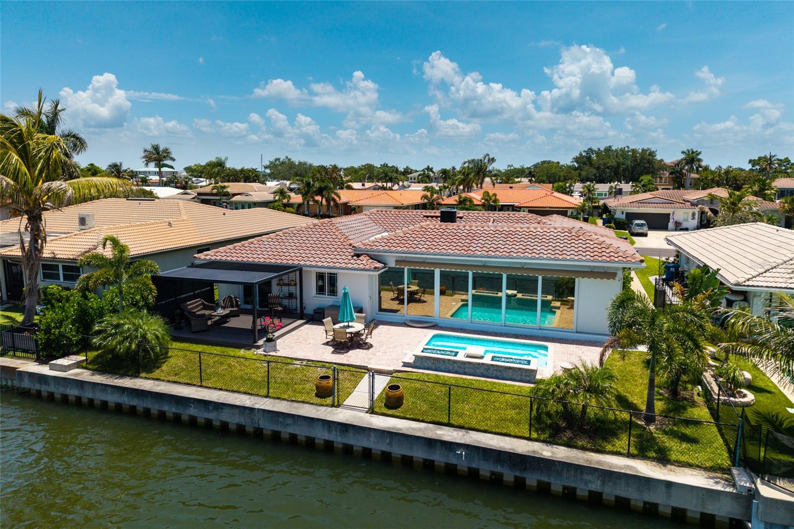 2011 MICHIGAN AVE NE, ST PETERSBURG, FL, 33703