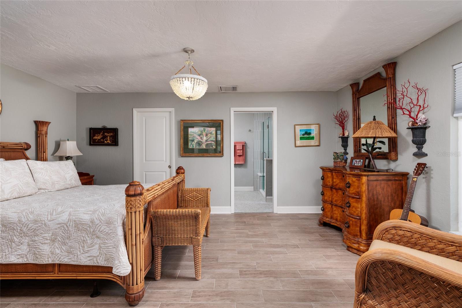 2011 MICHIGAN AVE NE, ST PETERSBURG, FL, 33703