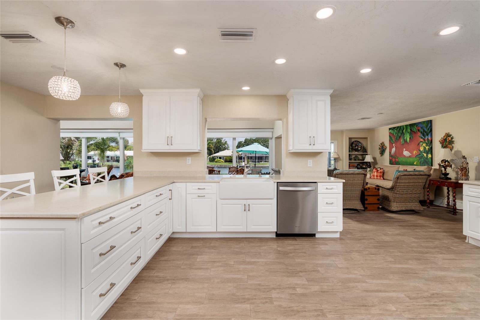 2011 MICHIGAN AVE NE, ST PETERSBURG, FL, 33703