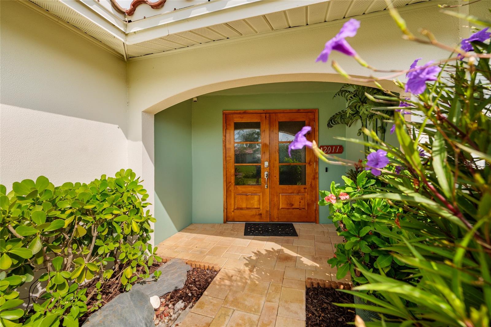 2011 MICHIGAN AVE NE, ST PETERSBURG, FL, 33703