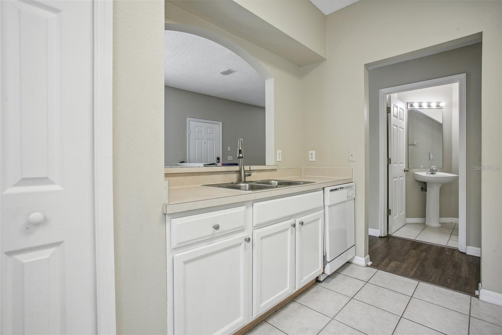 18181 PARADISE POINT DR, TAMPA, FL, 33647