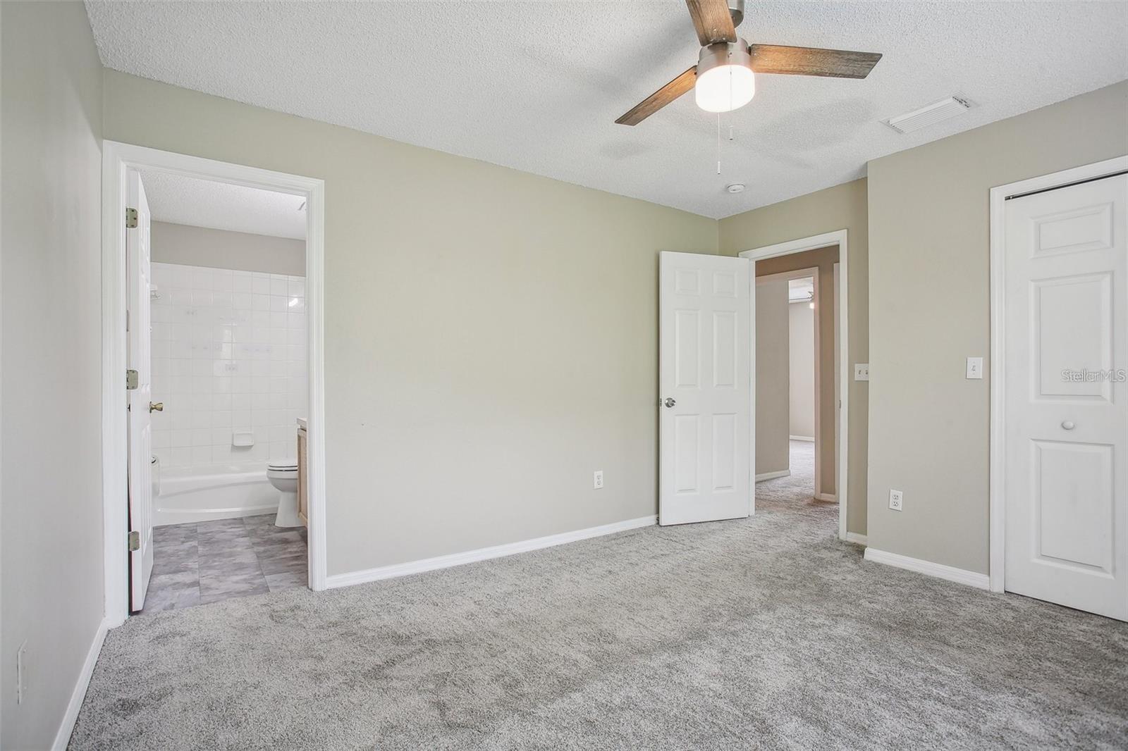 18181 PARADISE POINT DR, TAMPA, FL, 33647