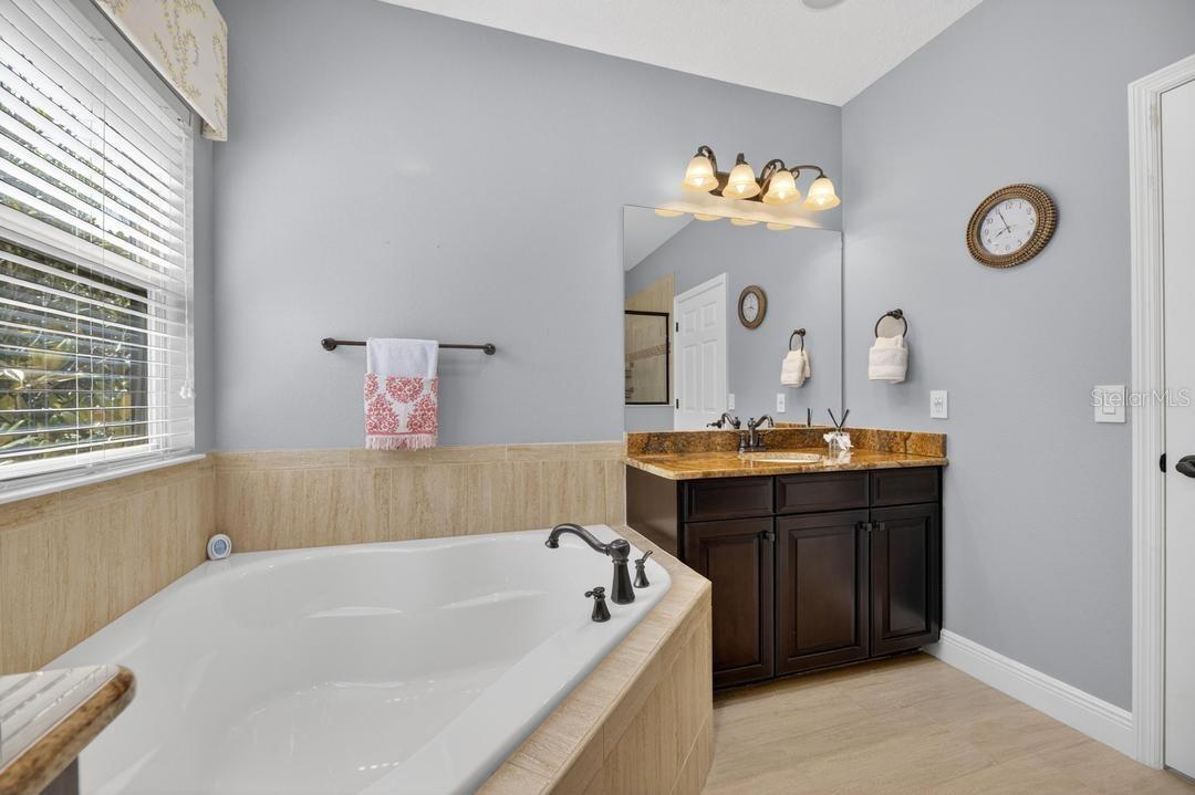 1823 BELLA CASA CT, TAMPA, FL, 33618