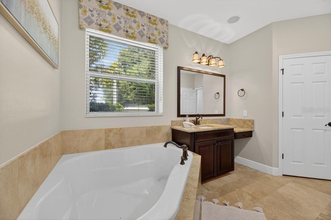 1823 BELLA CASA CT, TAMPA, FL, 33618
