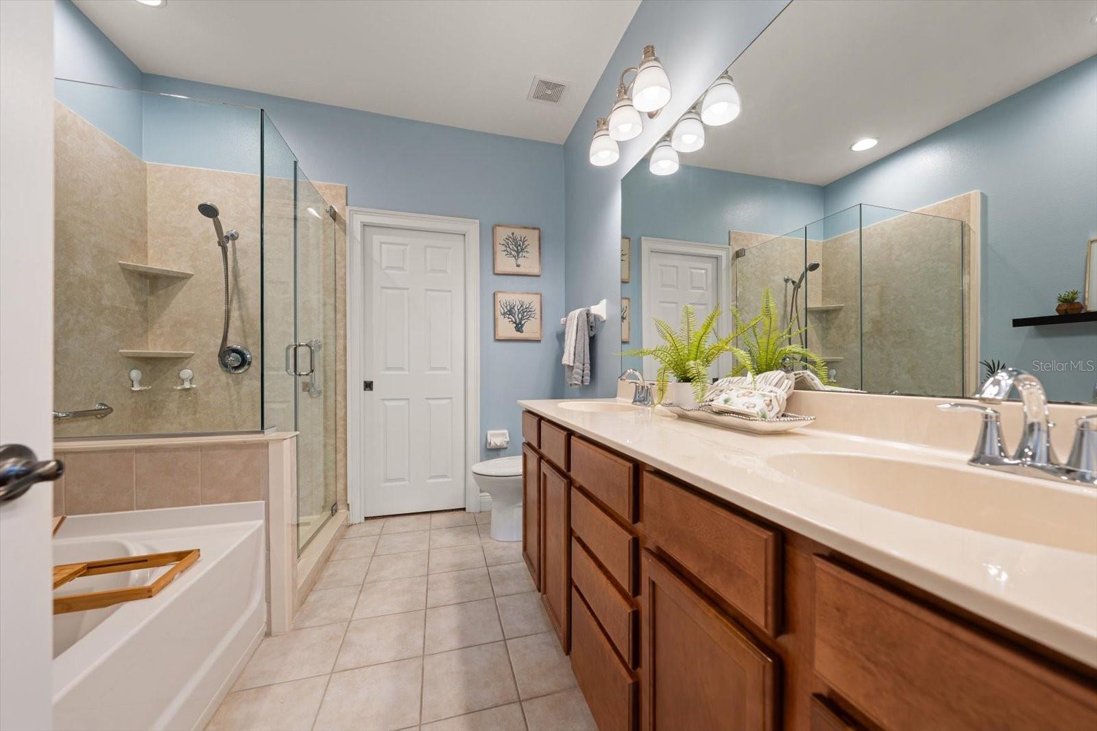 8241 ACADIAN LN, SEMINOLE, FL, 33777