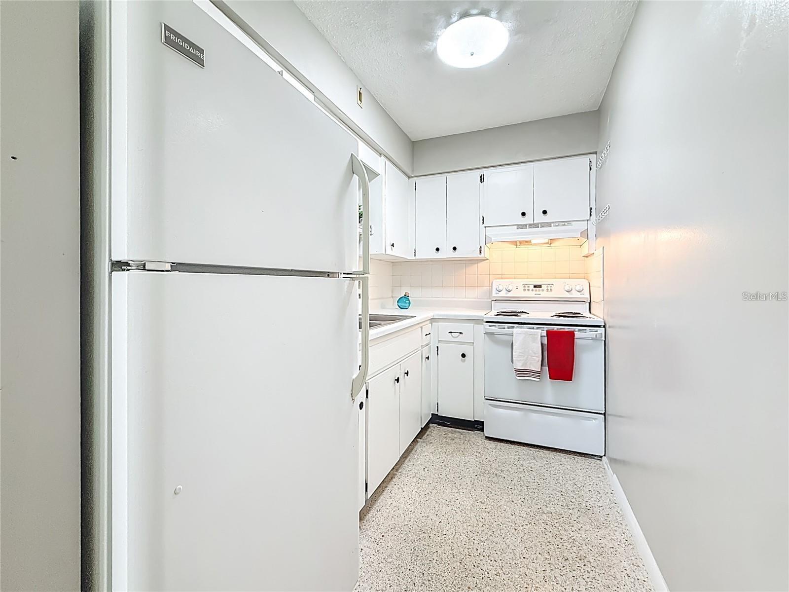 250 ROSERY RD NW #283, LARGO, FL, 33770